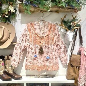 Farmhouse prairie boho floral blouse w shabby chic vibe